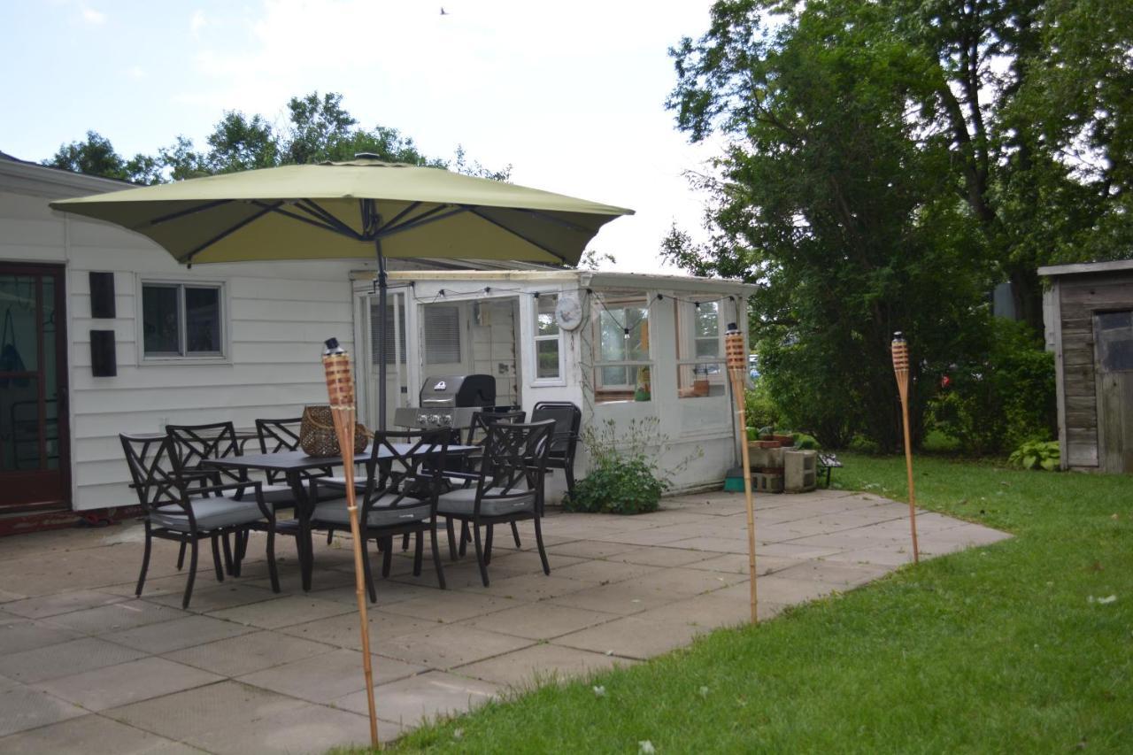 Birds Point Cottage On A Cliff Facing Lake Erie. Wheatley Exterior photo